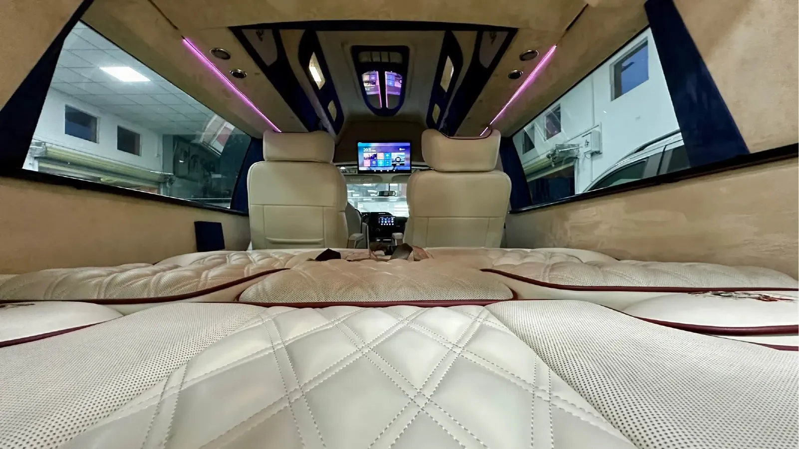 2011 Ford E350 5.4L 258HP V8 5AT,autocango,china used car exporter,china ev exporter,chinese used car exporter,chinese used ev exporter