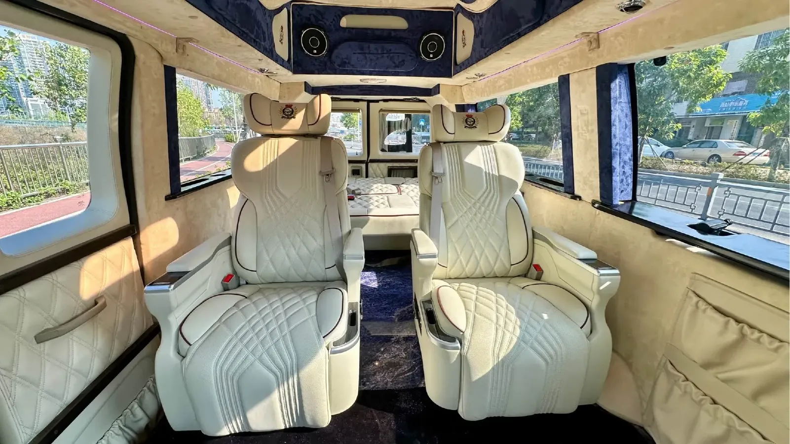 2011 Ford E350 5.4L 258HP V8 5AT,autocango,china used car exporter,china ev exporter,chinese used car exporter,chinese used ev exporter