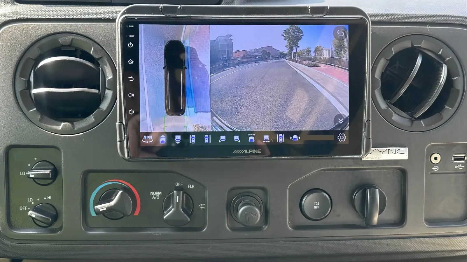 2011 Ford E350 5.4L 258HP V8 5AT,autocango,china used car exporter,china ev exporter,chinese used car exporter,chinese used ev exporter