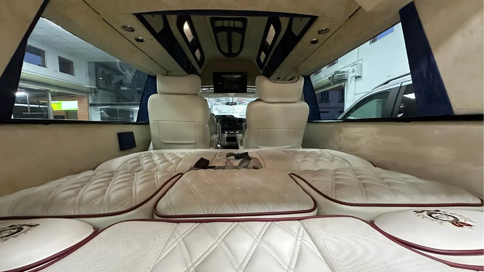 2011 Ford E350 5.4L 258HP V8 5AT,autocango,china used car exporter,china ev exporter,chinese used car exporter,chinese used ev exporter