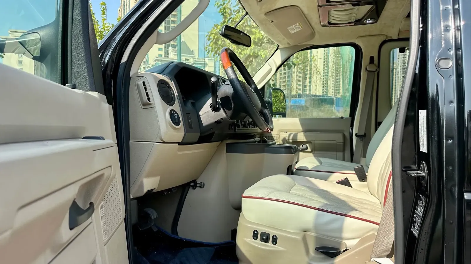 2011 Ford E350 5.4L 258HP V8 5AT,autocango,china used car exporter,china ev exporter,chinese used car exporter,chinese used ev exporter