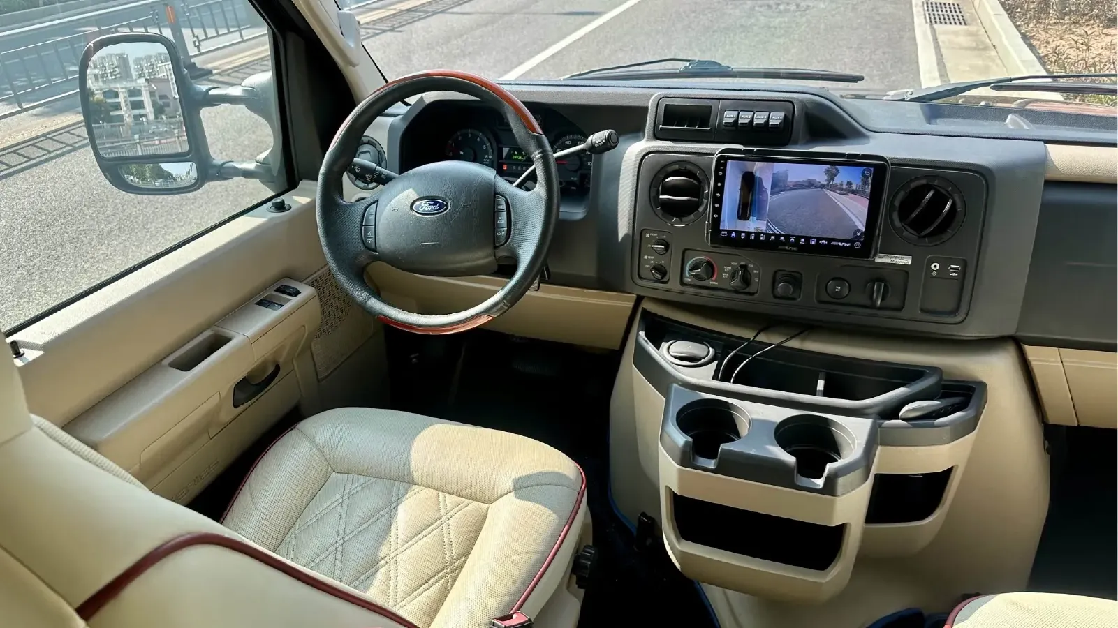 2011 Ford E350 5.4L 258HP V8 5AT,autocango,china used car exporter,china ev exporter,chinese used car exporter,chinese used ev exporter