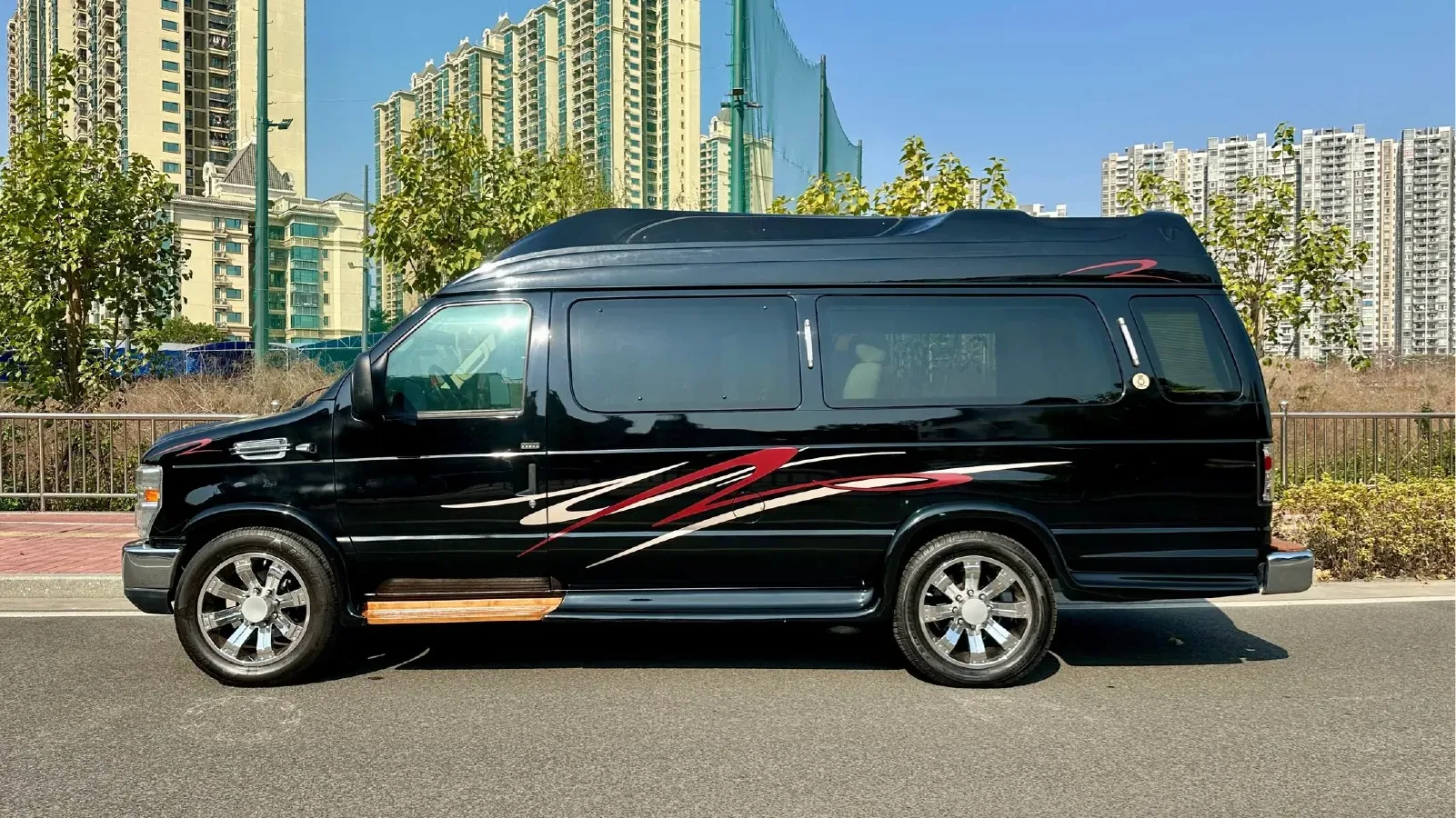 2011 Ford E350 5.4L 258HP V8 5AT,autocango,china used car exporter,china ev exporter,chinese used car exporter,chinese used ev exporter