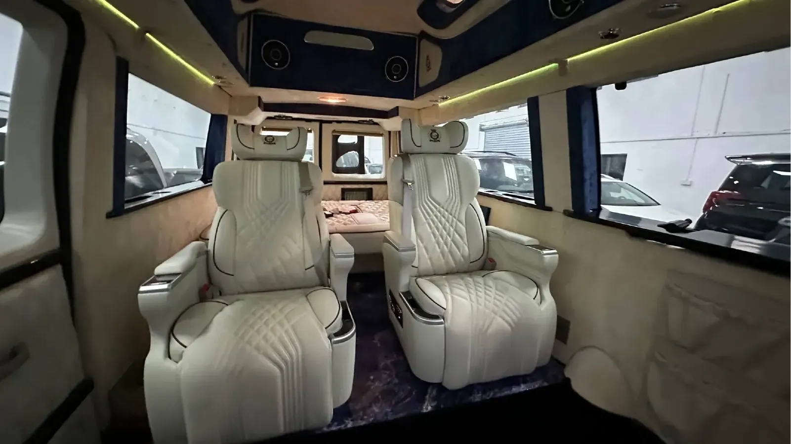 2011 Ford E350 5.4L 258HP V8 5AT,autocango,china used car exporter,china ev exporter,chinese used car exporter,chinese used ev exporter