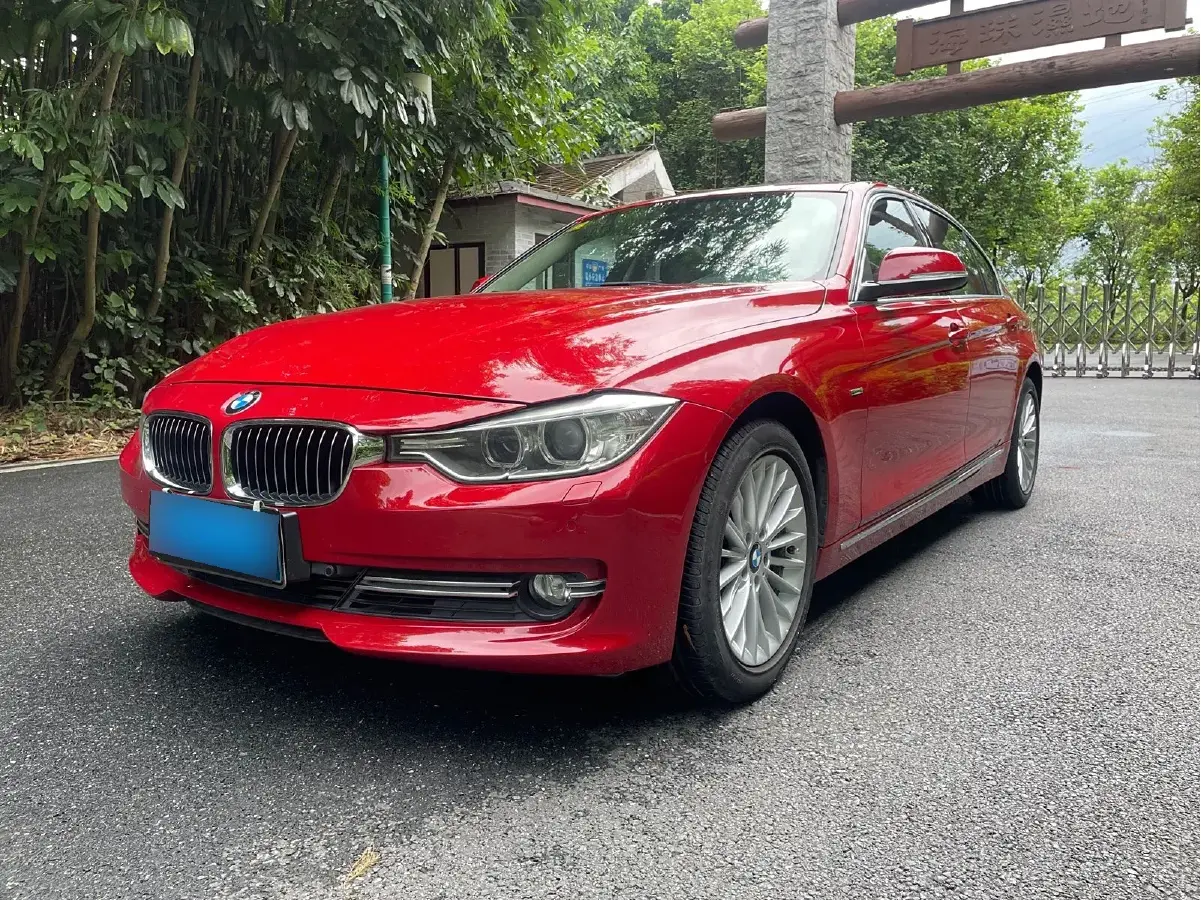 2013 BMW 3 Series 2.0T 184HP L4 8AT