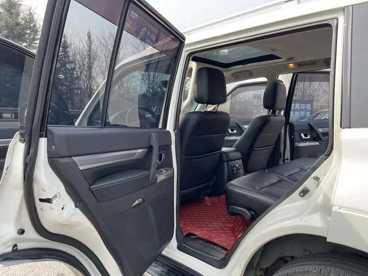 2016 Mitsubishi Pajero 3.0L 177HP V6 5AT,autocango,china used car exporter,china ev exporter,chinese used car exporter,chinese used ev exporter