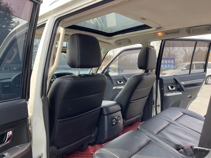 2016 Mitsubishi Pajero 3.0L 177HP V6 5AT,autocango,china used car exporter,china ev exporter,chinese used car exporter,chinese used ev exporter