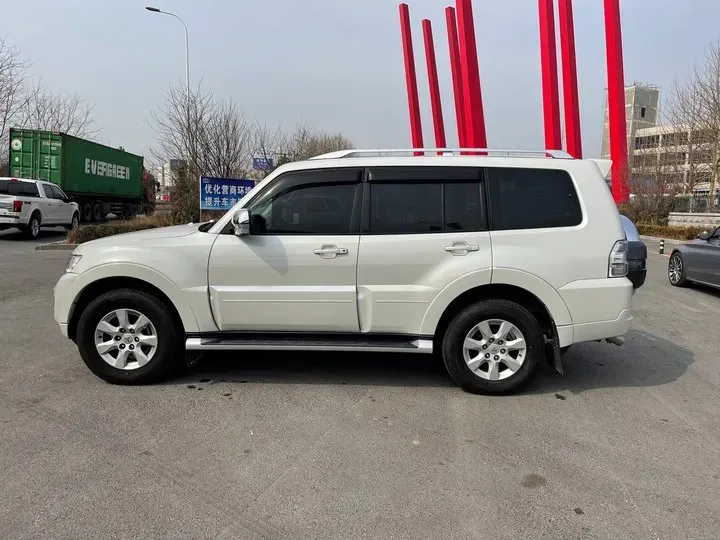 2016 Mitsubishi Pajero 3.0L 177HP V6 5AT,autocango,china used car exporter,china ev exporter,chinese used car exporter,chinese used ev exporter