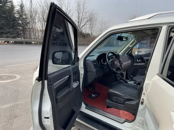 2016 Mitsubishi Pajero 3.0L 177HP V6 5AT,autocango,china used car exporter,china ev exporter,chinese used car exporter,chinese used ev exporter