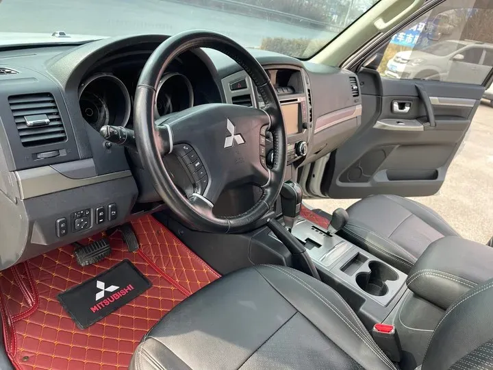 2016 Mitsubishi Pajero 3.0L 177HP V6 5AT,autocango,china used car exporter,china ev exporter,chinese used car exporter,chinese used ev exporter