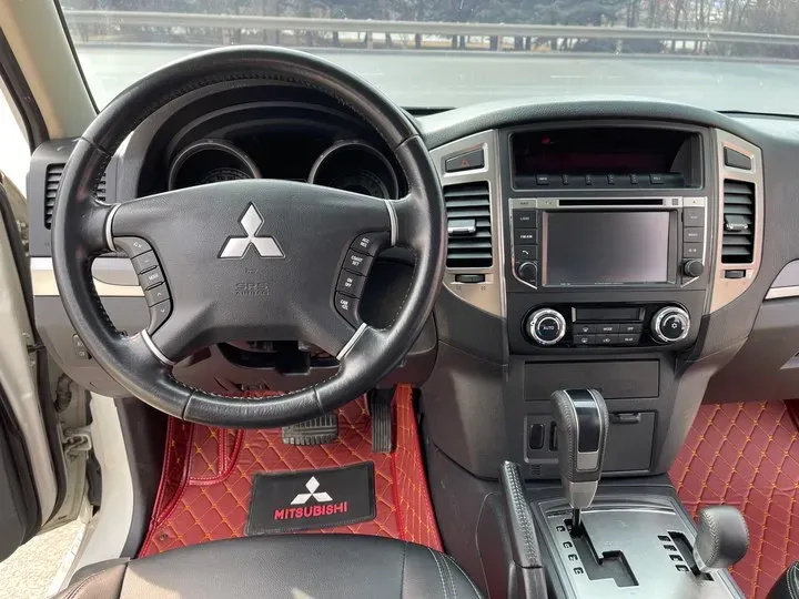 2016 Mitsubishi Pajero 3.0L 177HP V6 5AT,autocango,china used car exporter,china ev exporter,chinese used car exporter,chinese used ev exporter