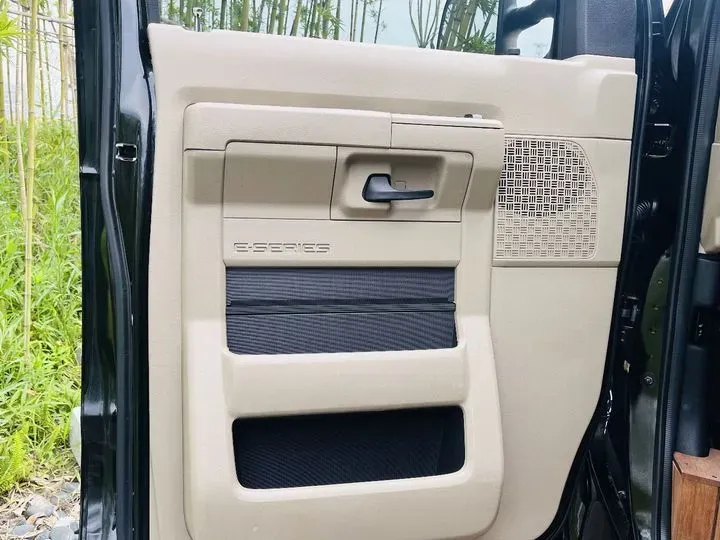 2011 Ford E350 5.4L 258HP V8 5AT,autocango,china used car exporter,china ev exporter,chinese used car exporter,chinese used ev exporter