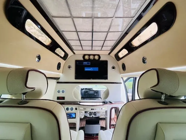 2011 Ford E350 5.4L 258HP V8 5AT,autocango,china used car exporter,china ev exporter,chinese used car exporter,chinese used ev exporter