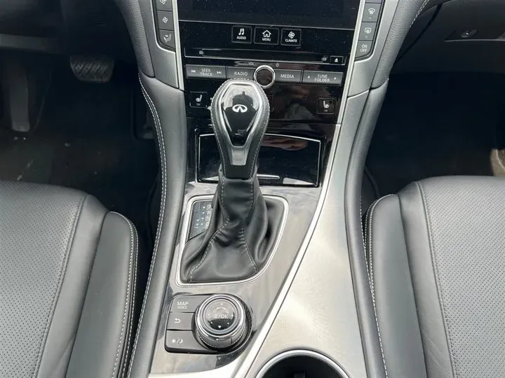 2019 Infiniti Q60 2.0T 211HP L4 7AT,autocango,china used car exporter,china ev exporter,chinese used car exporter,chinese used ev exporter