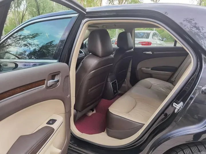 2014 Chrysler 300C 3.0L 234HP V6 8AT,autocango,china used car exporter,china ev exporter,chinese used car exporter,chinese used ev exporter