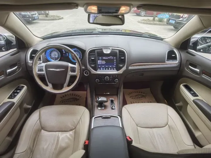 2014 Chrysler 300C 3.0L 234HP V6 8AT,autocango,china used car exporter,china ev exporter,chinese used car exporter,chinese used ev exporter