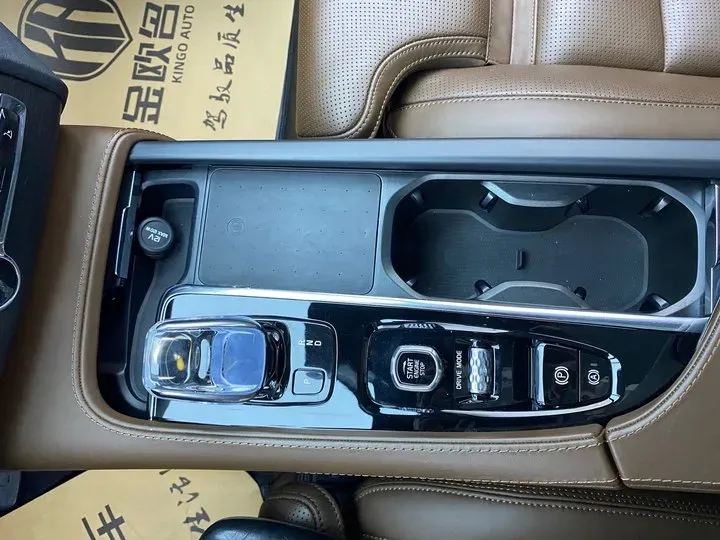 2021 Volvo XC90 2.0T 303HP L4 8AT PHEV 11.6KWH,autocango,china used car exporter,china ev exporter,chinese used car exporter,chinese used ev exporter