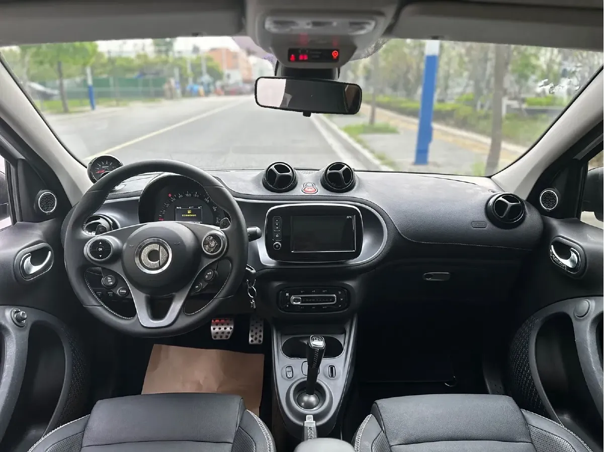 2017 Brabus Smart Forfour 0.9T 109HP L3 6DCT,autocango,china used car exporter,china ev exporter,chinese used car exporter,chinese used ev exporter