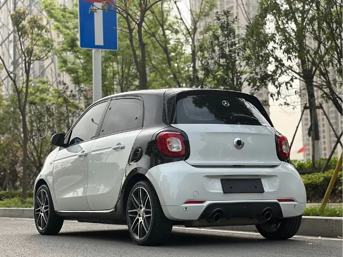 2017 Brabus Smart Forfour 0.9T 109HP L3 6DCT,autocango,china used car exporter,china ev exporter,chinese used car exporter,chinese used ev exporter