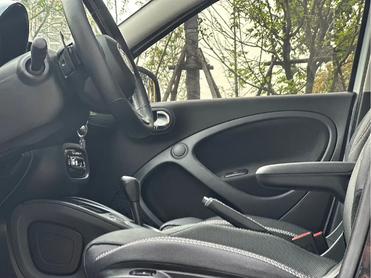 2017 Brabus Smart Forfour 0.9T 109HP L3 6DCT,autocango,china used car exporter,china ev exporter,chinese used car exporter,chinese used ev exporter