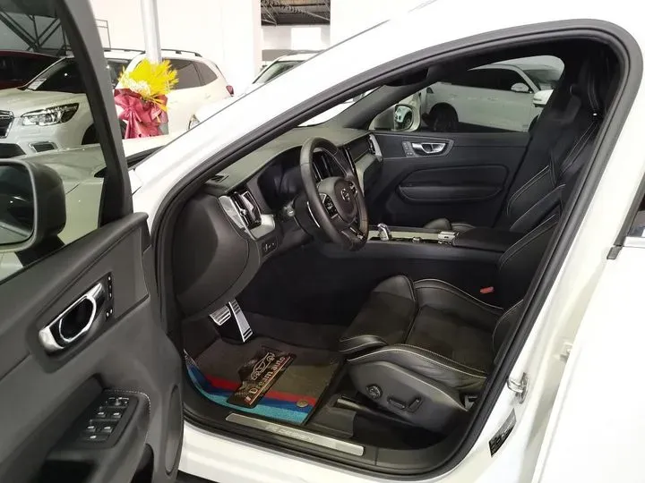 2019 Volvo XC60 2.0T 320HP L4 8AT PHEV 10.1KWH,autocango,china used car exporter,china ev exporter,chinese used car exporter,chinese used ev exporter