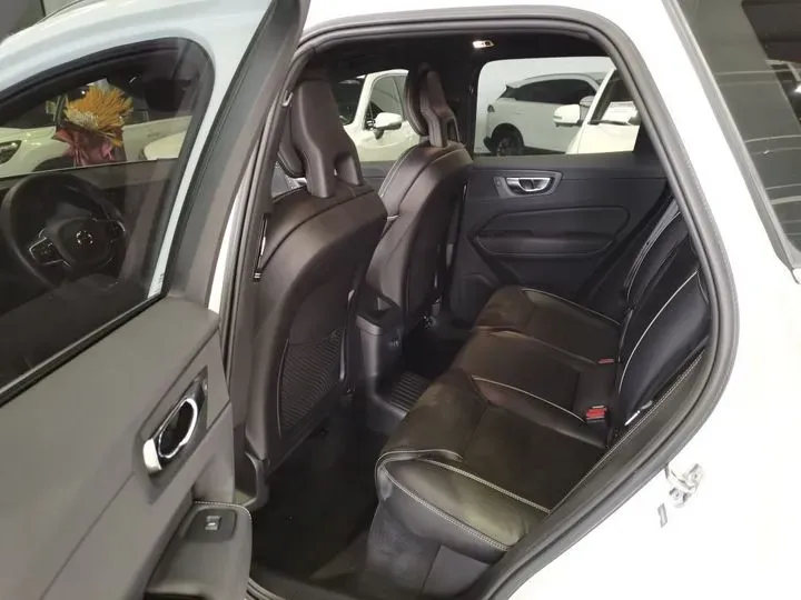 2019 Volvo XC60 2.0T 320HP L4 8AT PHEV 10.1KWH,autocango,china used car exporter,china ev exporter,chinese used car exporter,chinese used ev exporter