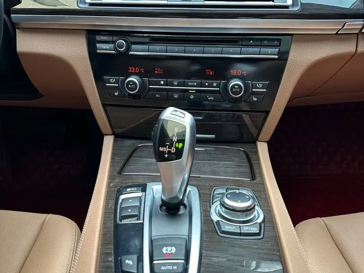 2011 BMW 7 Series 3.0L 258HP L6 6AT,autocango,china used car exporter,china ev exporter,chinese used car exporter,chinese used ev exporter