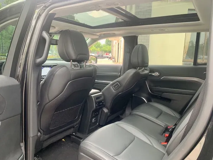 2018 Jeep Commander 2.0T 265HP L4 9AT,autocango,china used car exporter,china ev exporter,chinese used car exporter,chinese used ev exporter