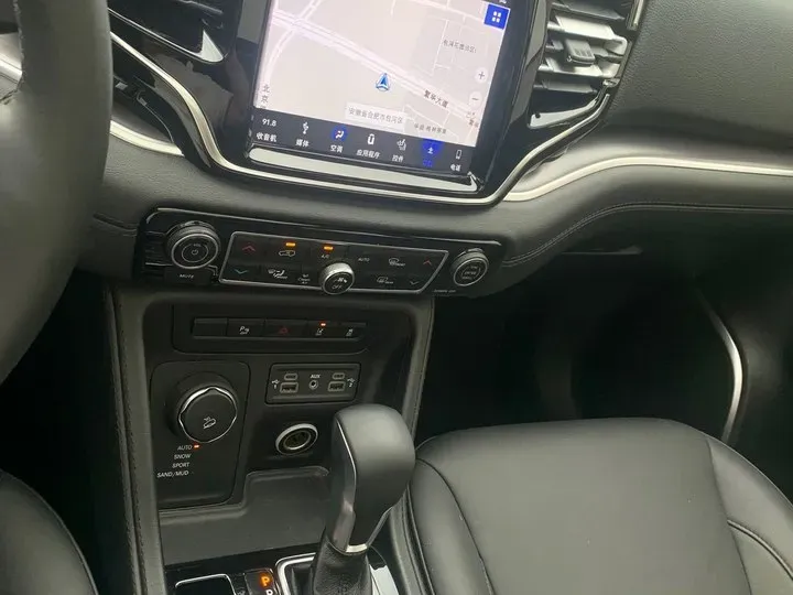 2018 Jeep Commander 2.0T 265HP L4 9AT,autocango,china used car exporter,china ev exporter,chinese used car exporter,chinese used ev exporter