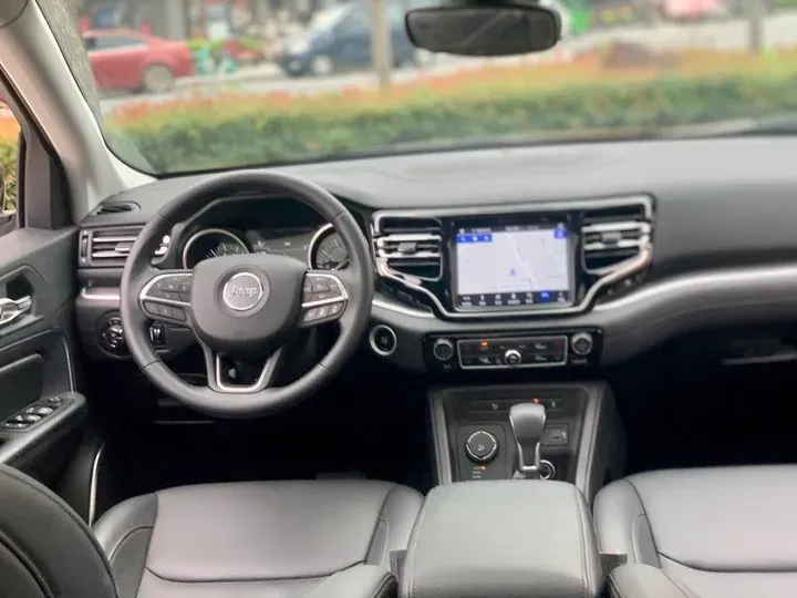 2018 Jeep Commander 2.0T 265HP L4 9AT,autocango,china used car exporter,china ev exporter,chinese used car exporter,chinese used ev exporter