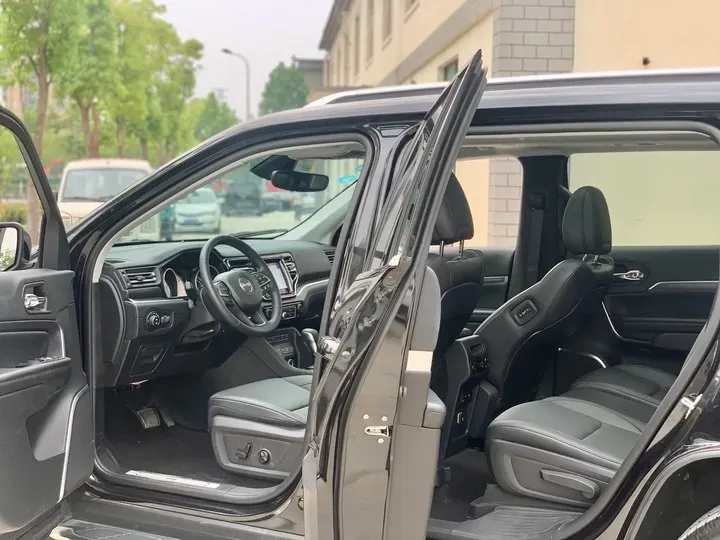 2018 Jeep Commander 2.0T 265HP L4 9AT,autocango,china used car exporter,china ev exporter,chinese used car exporter,chinese used ev exporter