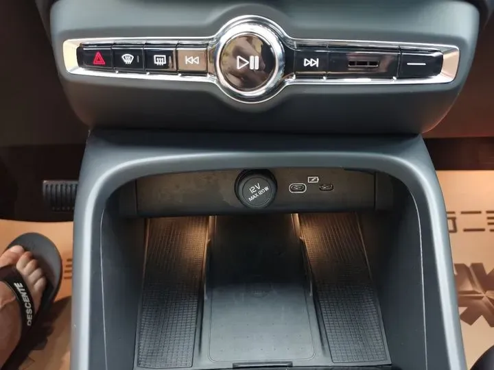 2022 Volvo C40 BEV 69KWH,autocango,china used car exporter,china ev exporter,chinese used car exporter,chinese used ev exporter