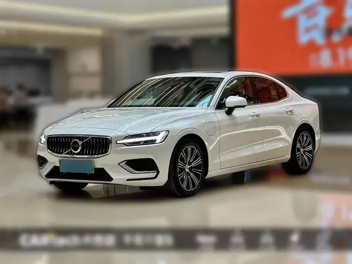 2022 Volvo S60 2.0T 310HP L4 8AT PHEV 18.8KWH