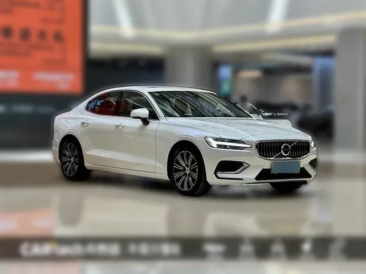 2022 Volvo S60 2.0T 310HP L4 8AT PHEV 18.8KWH,autocango,china used car exporter,china ev exporter,chinese used car exporter,chinese used ev exporter