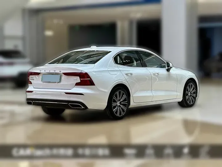 2022 Volvo S60 2.0T 310HP L4 8AT PHEV 18.8KWH,autocango,china used car exporter,china ev exporter,chinese used car exporter,chinese used ev exporter