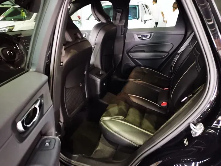 2019 Volvo XC60 2.0T 320HP L4 8AT PHEV 10.1KWH,autocango,china used car exporter,china ev exporter,chinese used car exporter,chinese used ev exporter