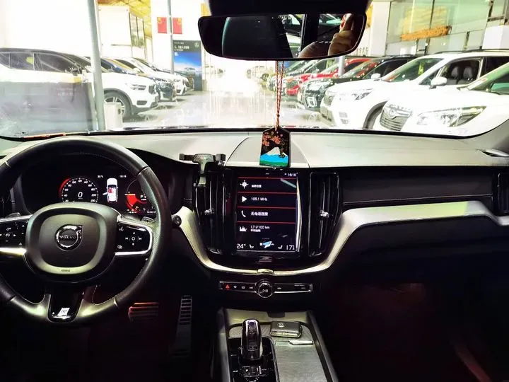 2019 Volvo XC60 2.0T 320HP L4 8AT PHEV 10.1KWH,autocango,china used car exporter,china ev exporter,chinese used car exporter,chinese used ev exporter