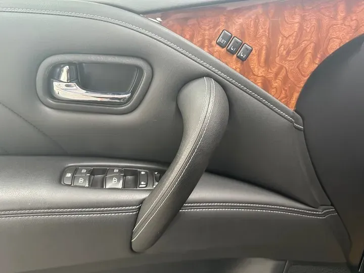 2016 Infiniti QX80 5.6L 398HP V8 7AT,autocango,china used car exporter,china ev exporter,chinese used car exporter,chinese used ev exporter