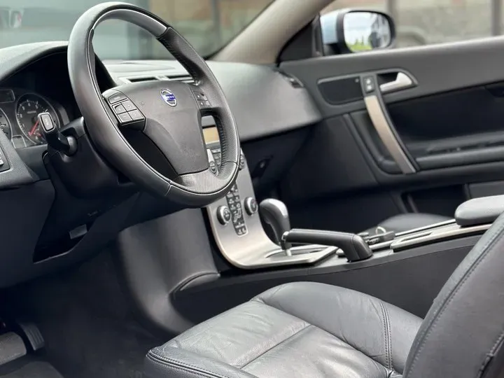 2010 Volvo C70 2.5T 230HP L5 5AT,autocango,china used car exporter,china ev exporter,chinese used car exporter,chinese used ev exporter