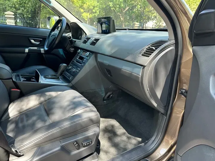 2014 Volvo XC Classic 2.5T 209HP L5 5AT,autocango,china used car exporter,china ev exporter,chinese used car exporter,chinese used ev exporter