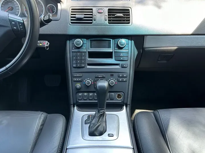 2014 Volvo XC Classic 2.5T 209HP L5 5AT,autocango,china used car exporter,china ev exporter,chinese used car exporter,chinese used ev exporter