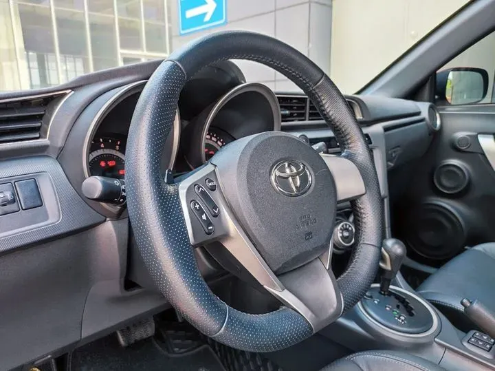 2014 Toyota Zelas 2.5L 181HP L4 6AT,autocango,china used car exporter,china ev exporter,chinese used car exporter,chinese used ev exporter