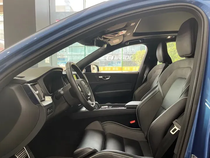 2021 Volvo XC60 2.0T 303HP L4 8AT PHEV 11.6KWH,autocango,china used car exporter,china ev exporter,chinese used car exporter,chinese used ev exporter