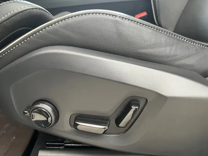 2021 Volvo XC60 2.0T 303HP L4 8AT PHEV 11.6KWH,autocango,china used car exporter,china ev exporter,chinese used car exporter,chinese used ev exporter