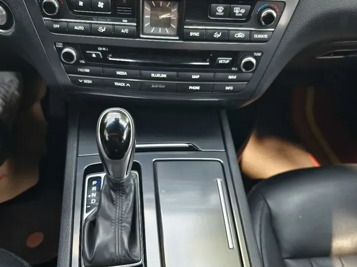 2015 Hyundai Cenesis 3.0L 257HP V6 8AT,autocango,china used car exporter,china ev exporter,chinese used car exporter,chinese used ev exporter