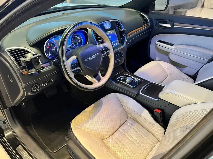 2016 Chrysler 300C 3.0L 234HP V6 8AT,autocango,china used car exporter,china ev exporter,chinese used car exporter,chinese used ev exporter