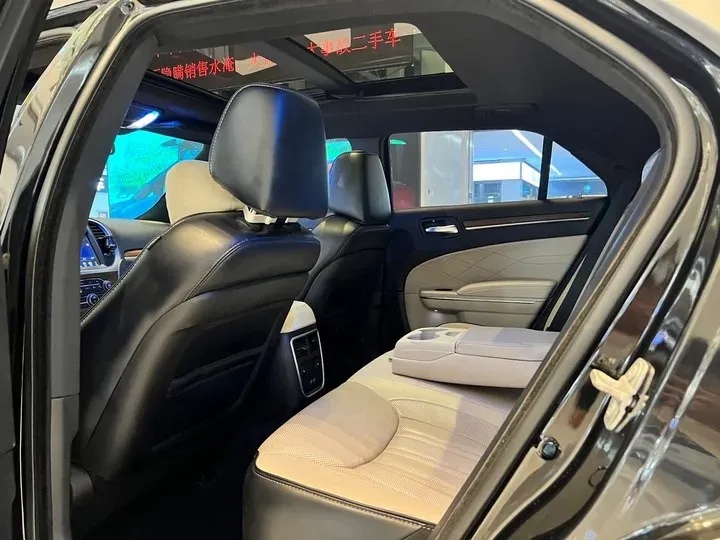 2016 Chrysler 300C 3.0L 234HP V6 8AT,autocango,china used car exporter,china ev exporter,chinese used car exporter,chinese used ev exporter