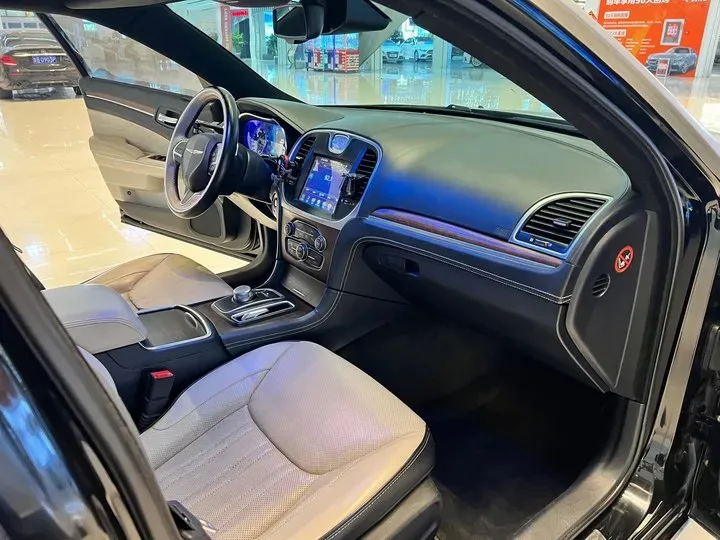 2016 Chrysler 300C 3.0L 234HP V6 8AT,autocango,china used car exporter,china ev exporter,chinese used car exporter,chinese used ev exporter