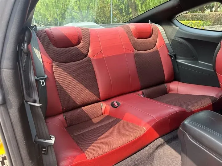 2012 Hyundai Rohens-Coupe 2.0T 260HP L4 8AT,autocango,china used car exporter,china ev exporter,chinese used car exporter,chinese used ev exporter