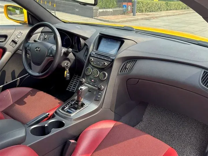 2012 Hyundai Rohens-Coupe 2.0T 260HP L4 8AT,autocango,china used car exporter,china ev exporter,chinese used car exporter,chinese used ev exporter